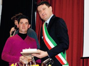 Marco Oppizzi premiato dal sindaco di Cordignano