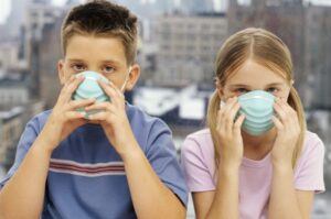 bambini-maschera-inquinamento_600x398