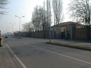 L'ingresso della caserma Lusignani
