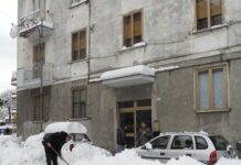 Neve, davanti a casa la pulizia spetta ai condomini