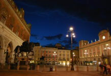 Piacenza si colora con la “Notte Blu” Sabato bar, gallerie e negozi aperti