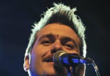 Simone Fornasari sul palco di Piazza Cavalli con il singolo apripista del nuovo album