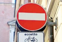 Bici contromano, continua il dibattito Punto comune: “Servono cartelli più chiari”