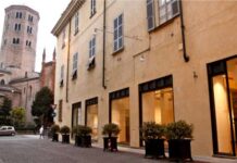Fabrizio Achilli alla Galleria Biffi Arte per parlare dei luoghi della nazionalizzazione autoritaria