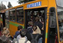 Rincari bus, protestano gli studenti: “Vogliamo agevolazioni in base al reddito”
