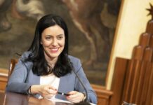 Scuola, Azzolina: “Ho chiesto al Mef di assumere 80 mila docenti”