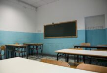 VIDEO | SCUOLA – In aula “nè mascherine nè distanza”, 6.000 firme in Emilia-Romagna