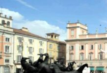 Dal 10 ottobre al 28 dicembre 2020, in Piazza Cavalli Mimmo Paladino
