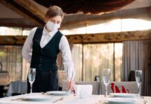 Effetto covid, crollo ristorazione (-6,2%) e alberghiero (-18,5%). Cresce la filiera sanitaria