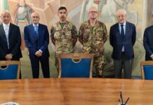 Il colonnello Frattolillo, nuovo comandante del Genio Pontieri, in visita alla Banca di Piacenza