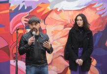 Inaugurato nel cortile di ENAIP il murale Clessidra: realizzato dallo street artist Cotecchia con un gruppo di studenti piacentini
