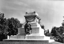 FIORENZUOLA – La tribolata storia del monumento ai Caduti: una mostra presso l’Archivio storico del Comune