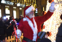 Entra nel vivo il Natale di Piacenza, elfi e palloncini per l’animazione in piazza Cavalli