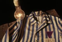 In ricordo di Auschwitz e dei 400 triangoli viola. I testimoni di Geova tra i primi mandati nel campo di sterminio
