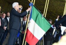 Mattarella: “Il Triccolore simbolo della patria e dei nostri diritti”