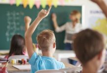 Alle elementari cambiano ancora le pagelle, si torna ai giudizi. Docenti delusi: “Un fallimento”