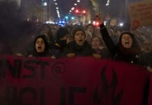 ‘Disarmiamo patriarcato’, in 5.000 a Bologna per il corteo contro la violenza sulle donne