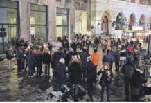 “Insieme per la pace”, laici e religiosi alla marcia dei fazzoletti bianchi