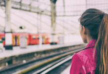 Caos treni a Milano, tutte le opposizioni contro il ministro Matteo Salvini