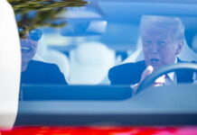 Trump annuncia dazi del 25% sulle auto prodotte fuori dagli Stati Uniti