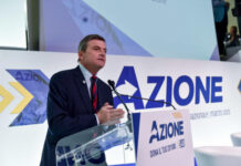 Calenda e il campo largo: “L’unico modo per avere a che fare che con il M5s è cancellarlo”