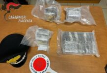 I carabinieri di Castel San Giovanni sequestrano quasi 5 kg di droga dopo un breve inseguimento