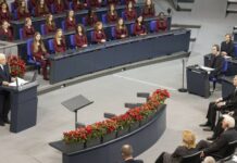 Mattarella:”Nuovi ‘dottor Stranamore’ che amano la bomba si affacciano all’orizzonte”